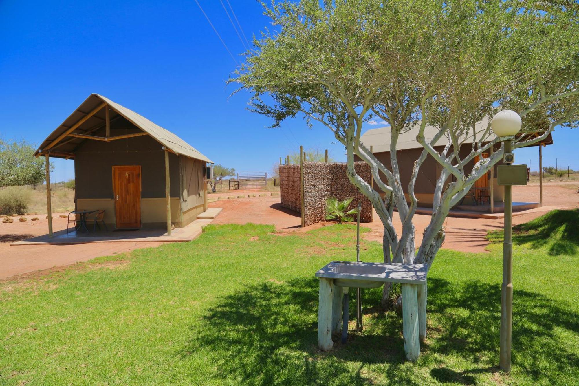 Lapa Lange Game Lodge Mariental Eksteriør billede