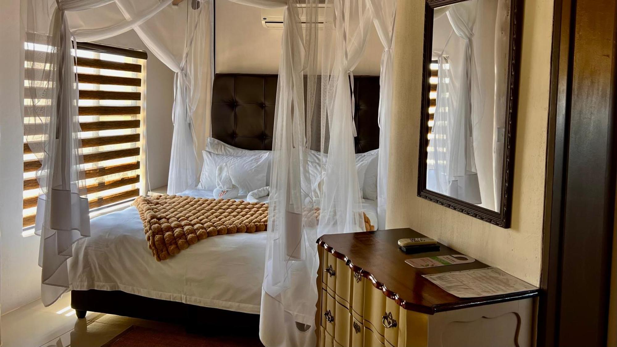Lapa Lange Game Lodge Mariental Eksteriør billede